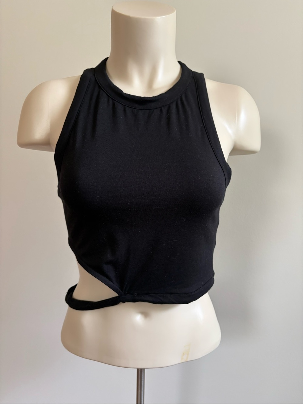 & Other Stories Black Asymmetrical Cut-Out Cropped Tank Top EUR M ( US 8-10 )